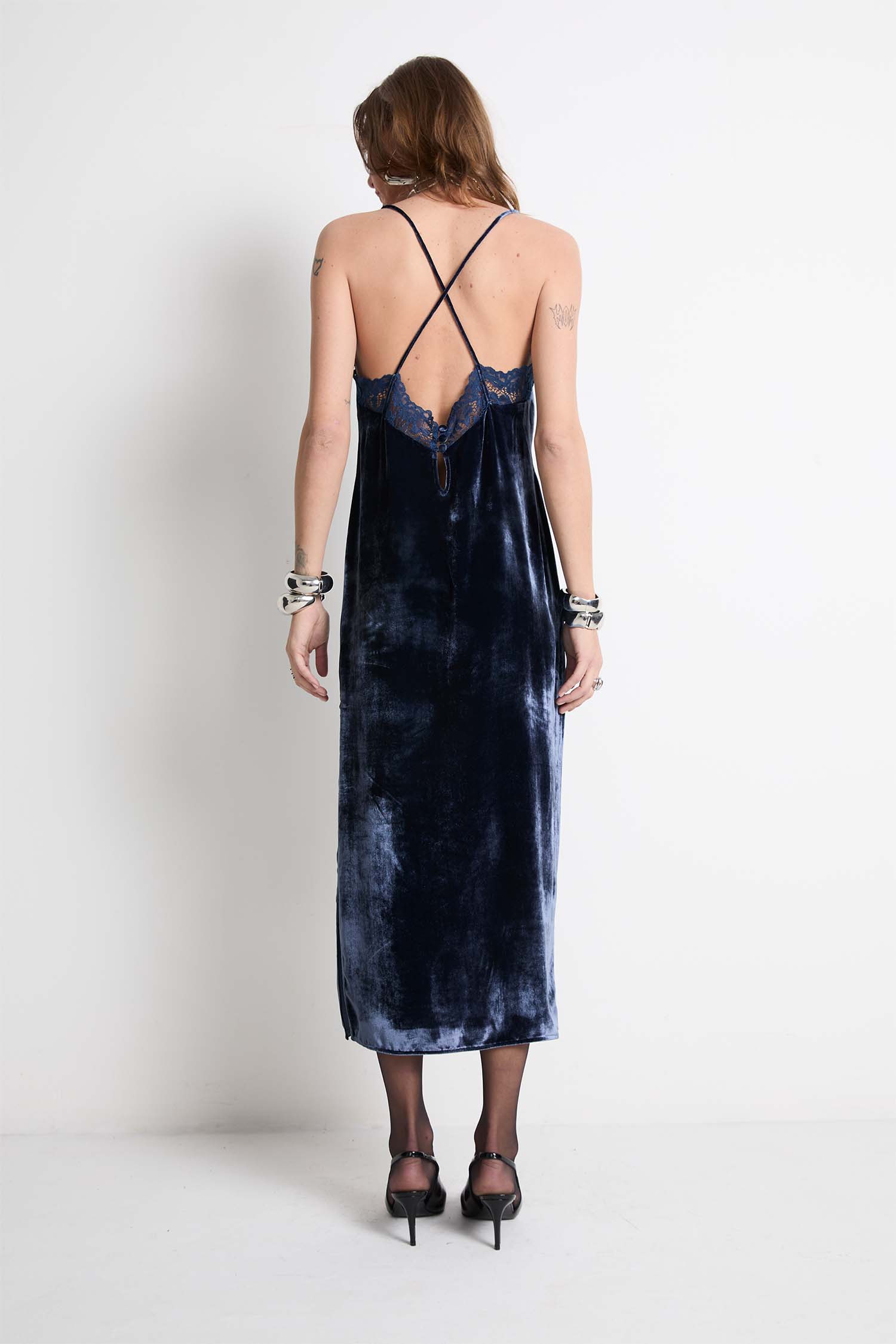 Vestido Midi Veludo Com Renda